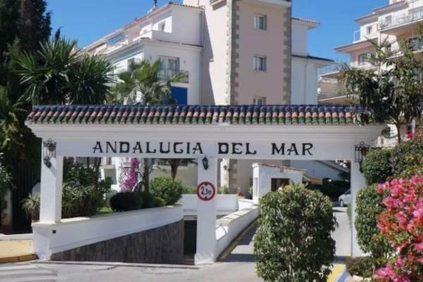 マルベーリャImpresionante Loft En Puerto Banus A Pie De Playaアパートメント エクステリア 写真